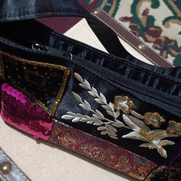 🤠Vintage Embroidered Beaded Black Satin Handbag - Picture 4 of 5